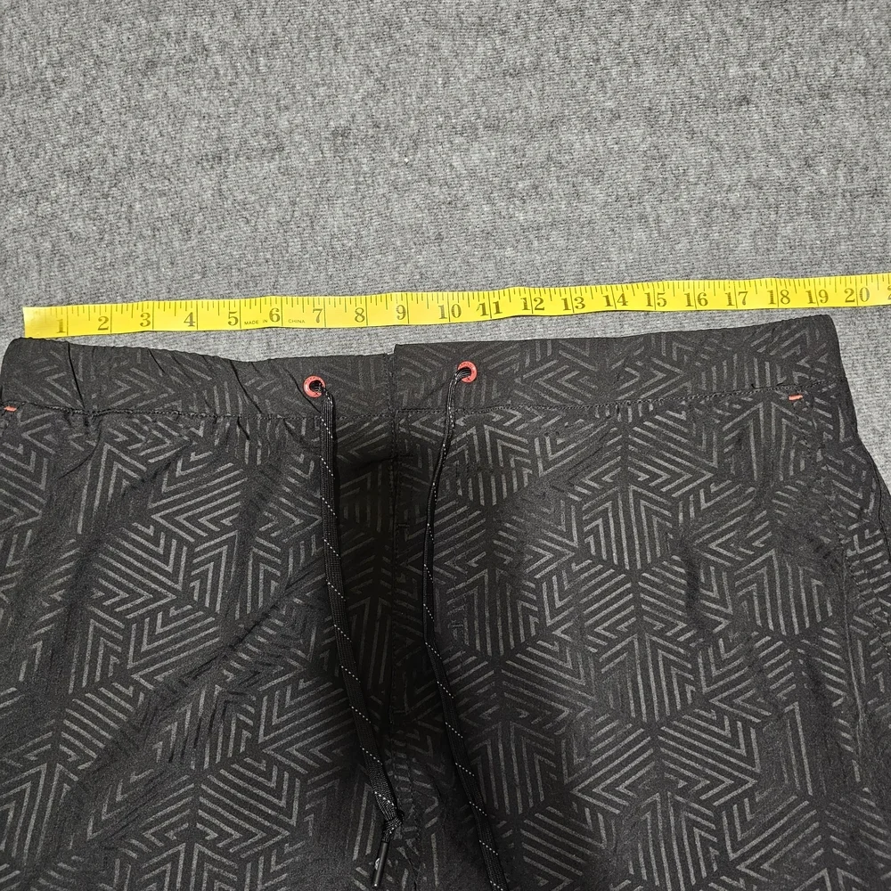 ZeroXposur Black Patterned Men's Board Shorts